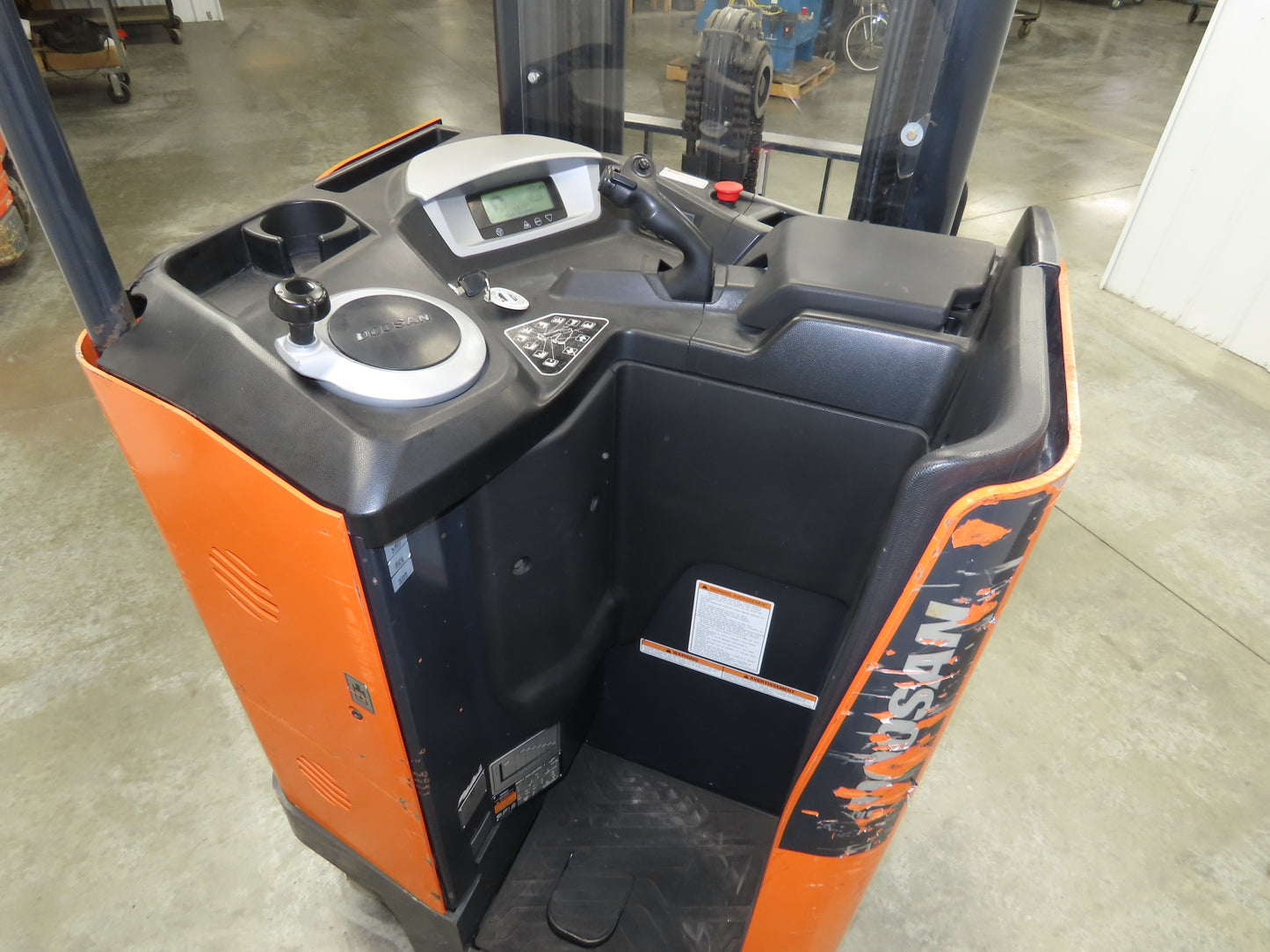 Doosan Forklift Stand On 36V Electric Pantograph Reach Truck 3241lbs 2569h 20' L