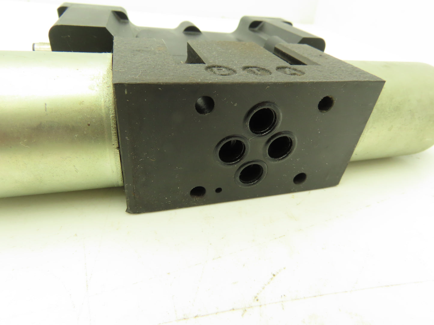 Aron XEPV301N0SWC001 Hydraulic Directional Valve 24VDC Coil