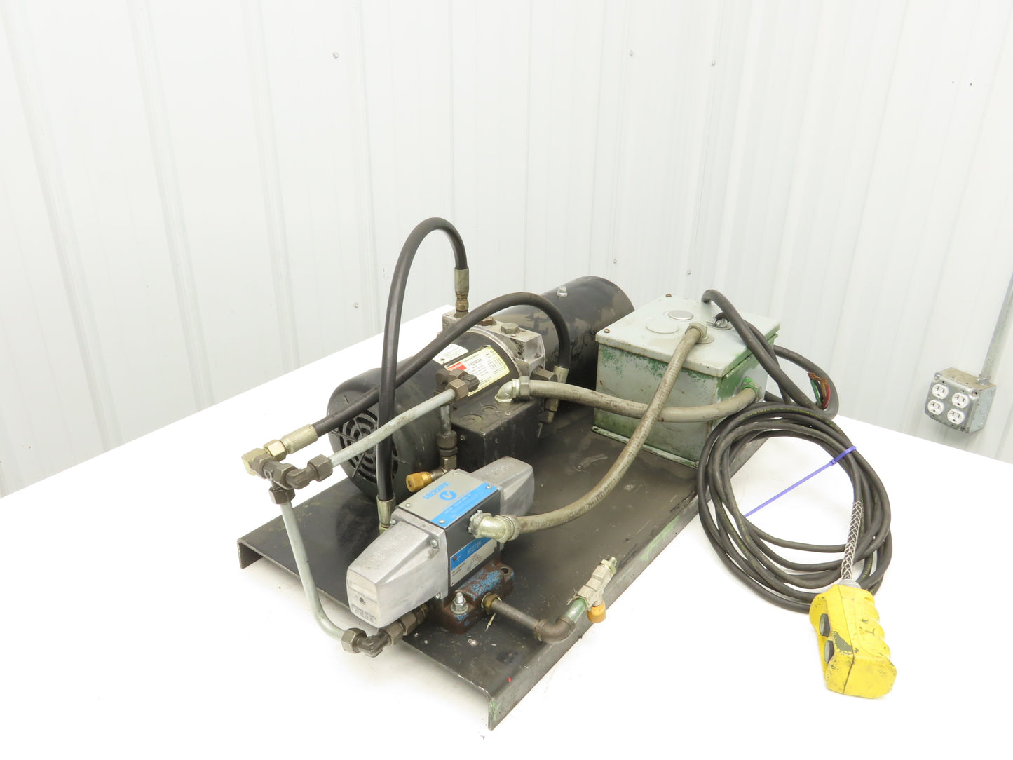 Dayton Haldex 4F683A Hydraulic Power Unit 1.5Gal 1GPM 1500psi 1Hp 460V w/Pendant