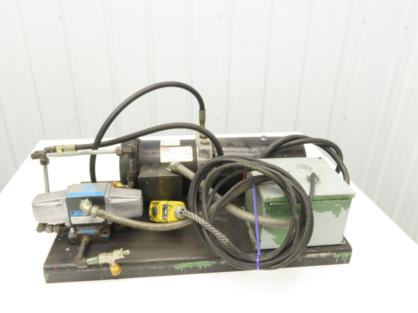 Dayton Haldex 4F683A Hydraulic Power Unit 1.5Gal 1GPM 1500psi 1Hp 460V w/Pendant