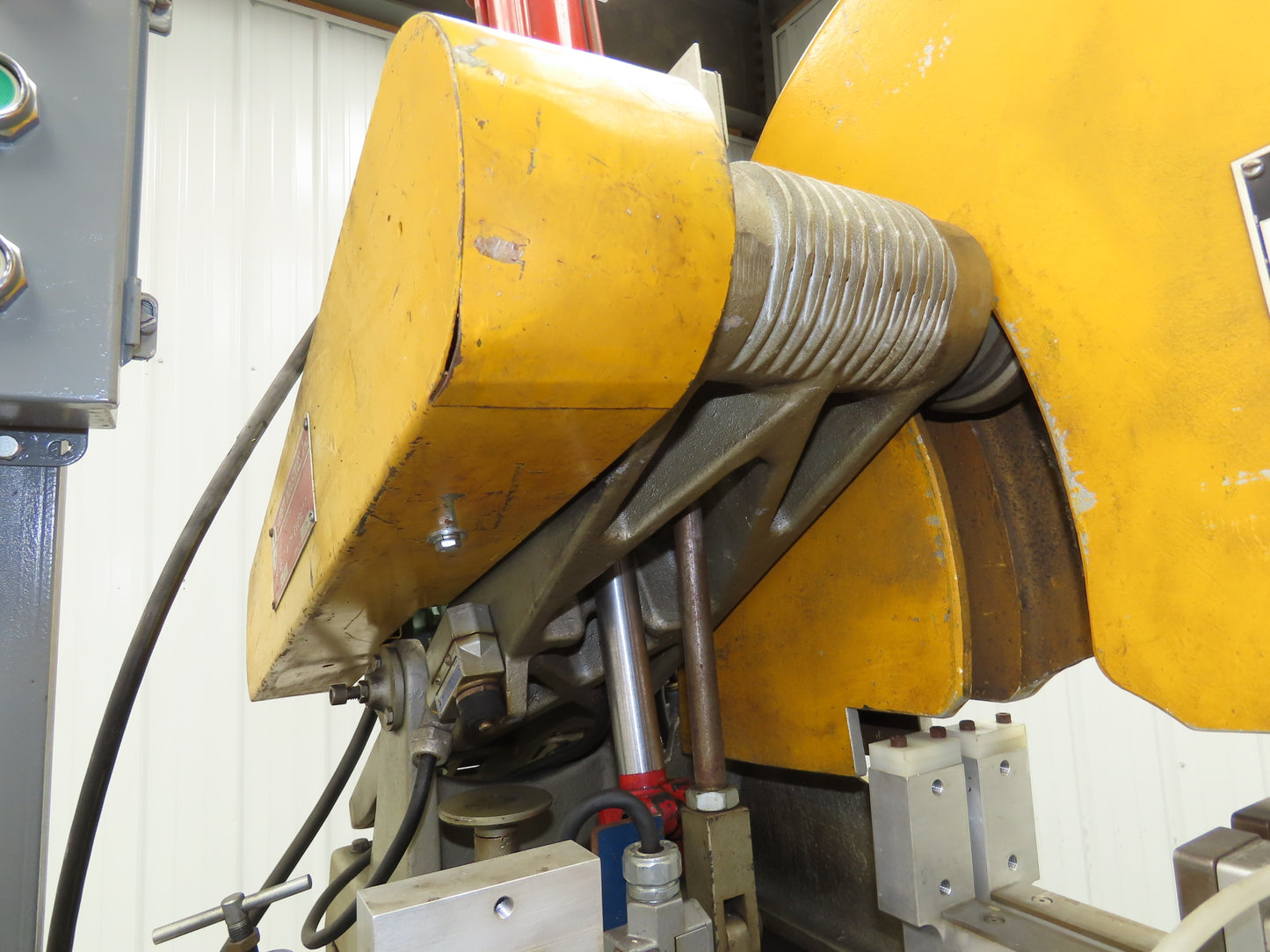 Everett 16 Cut Off Abrasive Metal Saw 16" Blade 5Hp Pneumatic Automation