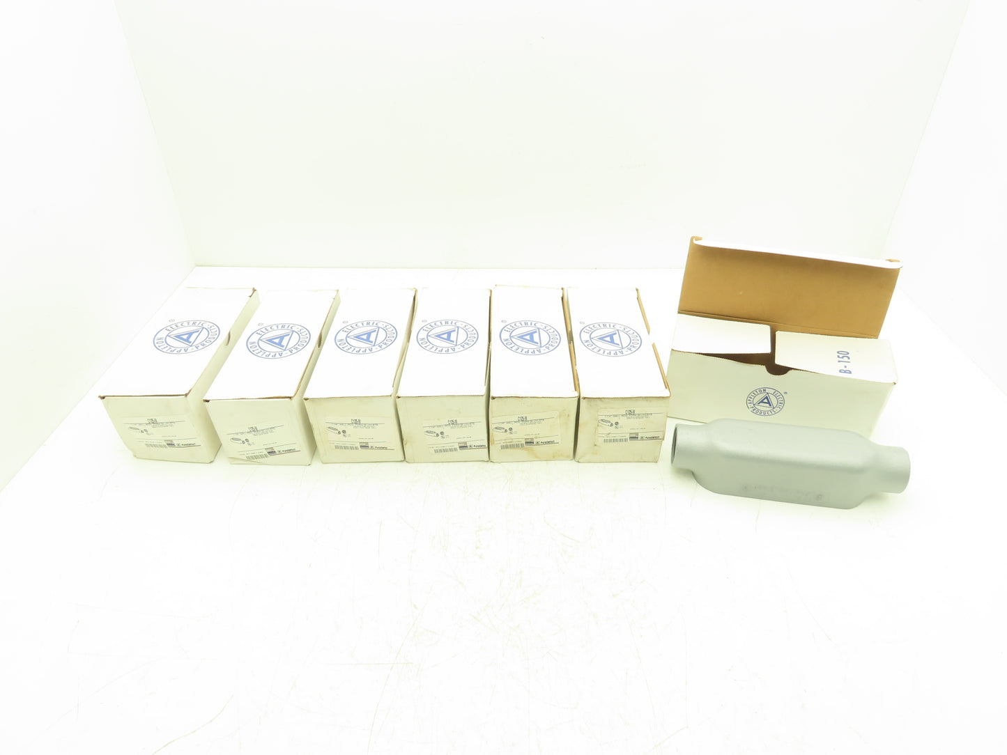 Appleton Electric C125-M Condulet 1-1/4" Mall Iron Type C Unilet Lot of 7