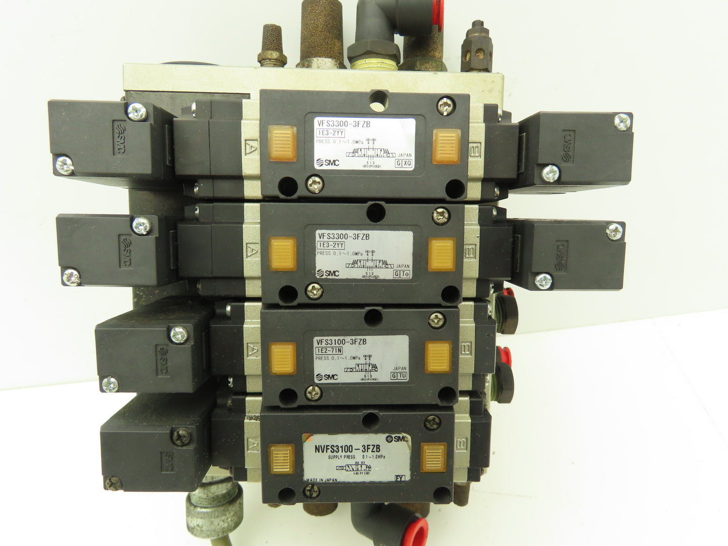 SMC VFS3300-3FZB  4-Station Pneumatic Solenoid Valve Manifold 115V VFS3100-3FZB