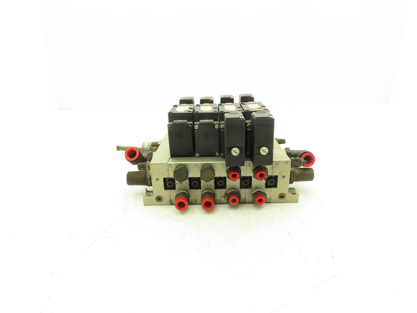 SMC VFS3300-3FZB  4-Station Pneumatic Solenoid Valve Manifold 115V VFS3100-3FZB