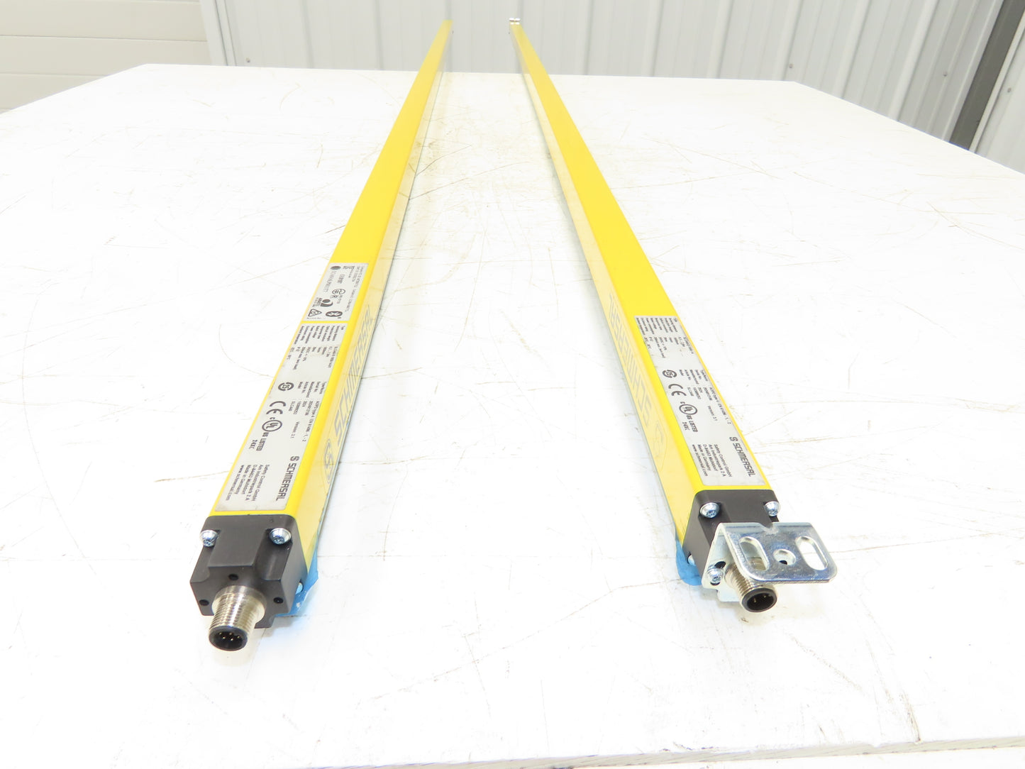 Schmersal SLC440-ER1850-14-01 Safety Light Curtain Transmitter & Receiver Set