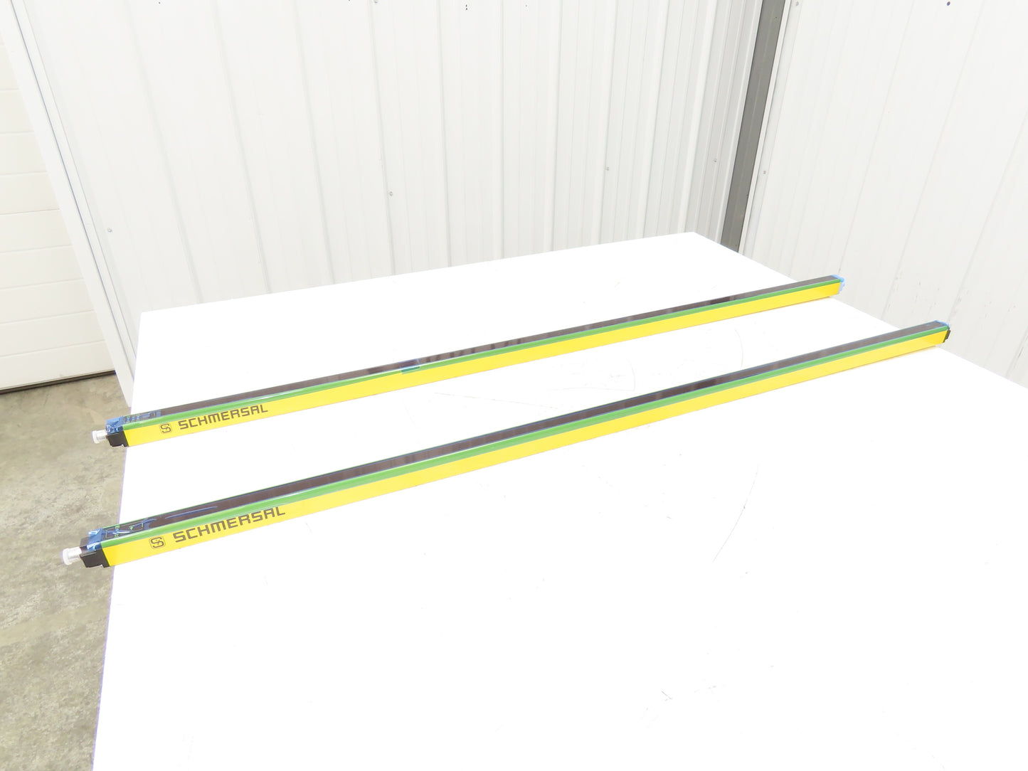 Schmersal SLC440-ER-1210-14-01 Safety Light Curtain Transmitter & Receiver Set