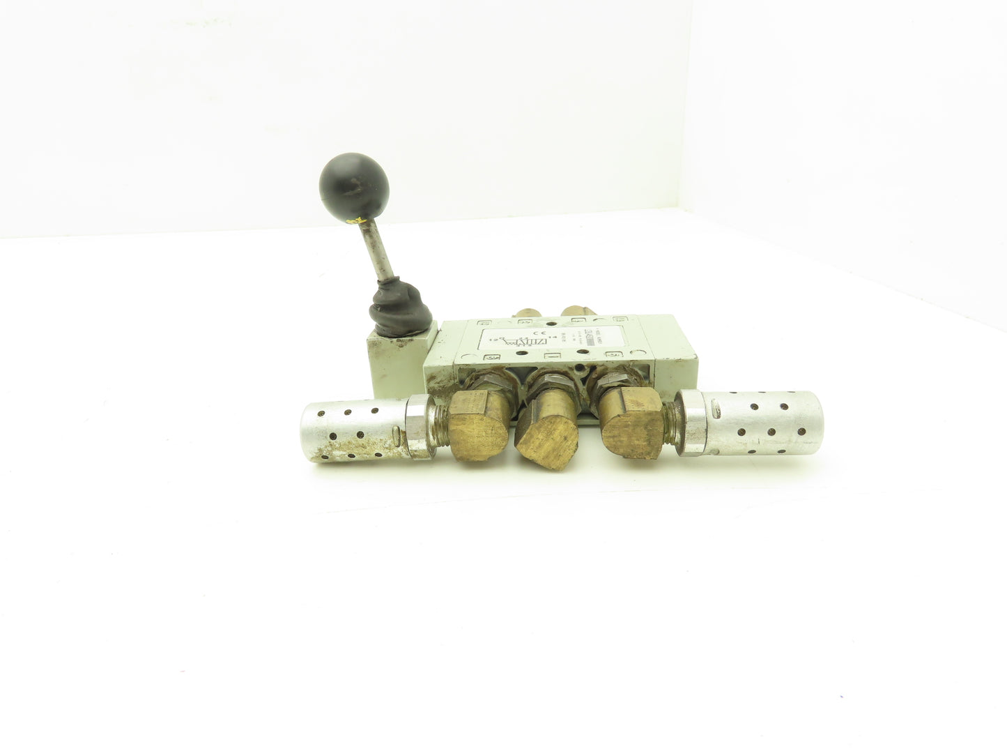 Numatics L23LA452O000000 Pneumatic Manual Lever Valve 2-Pos 3/8"NPT