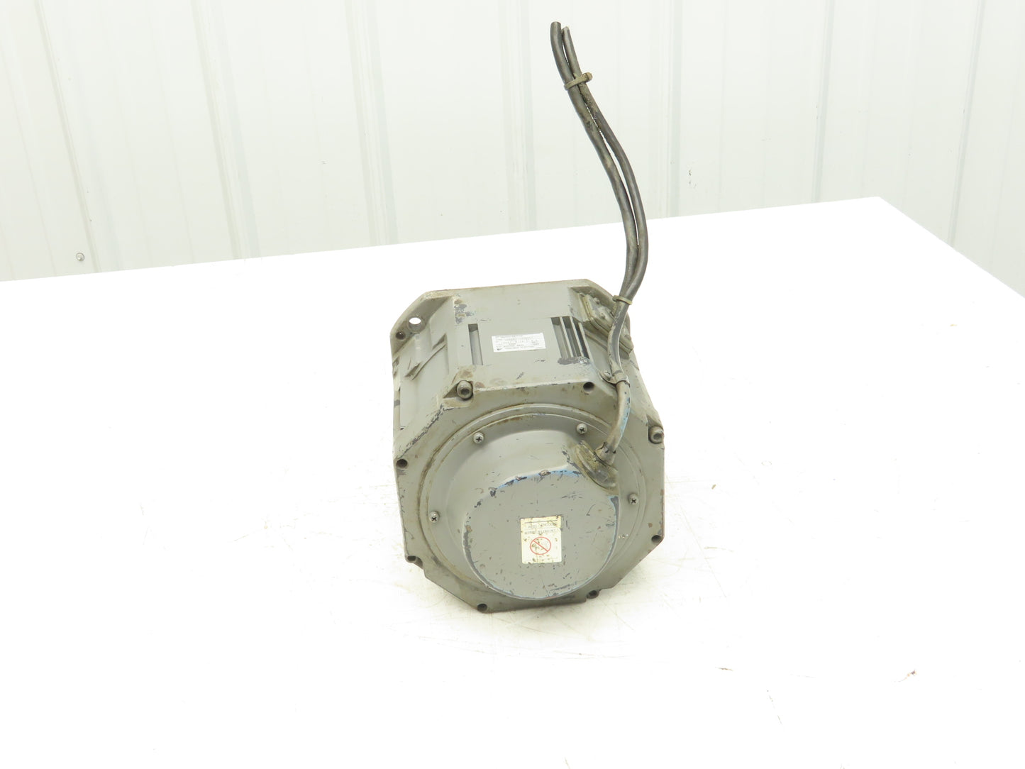 Yaskawa Electric USADED-13YRW11 AC Servo Motor Absolute Encoder UTMAH-B12BDYR7