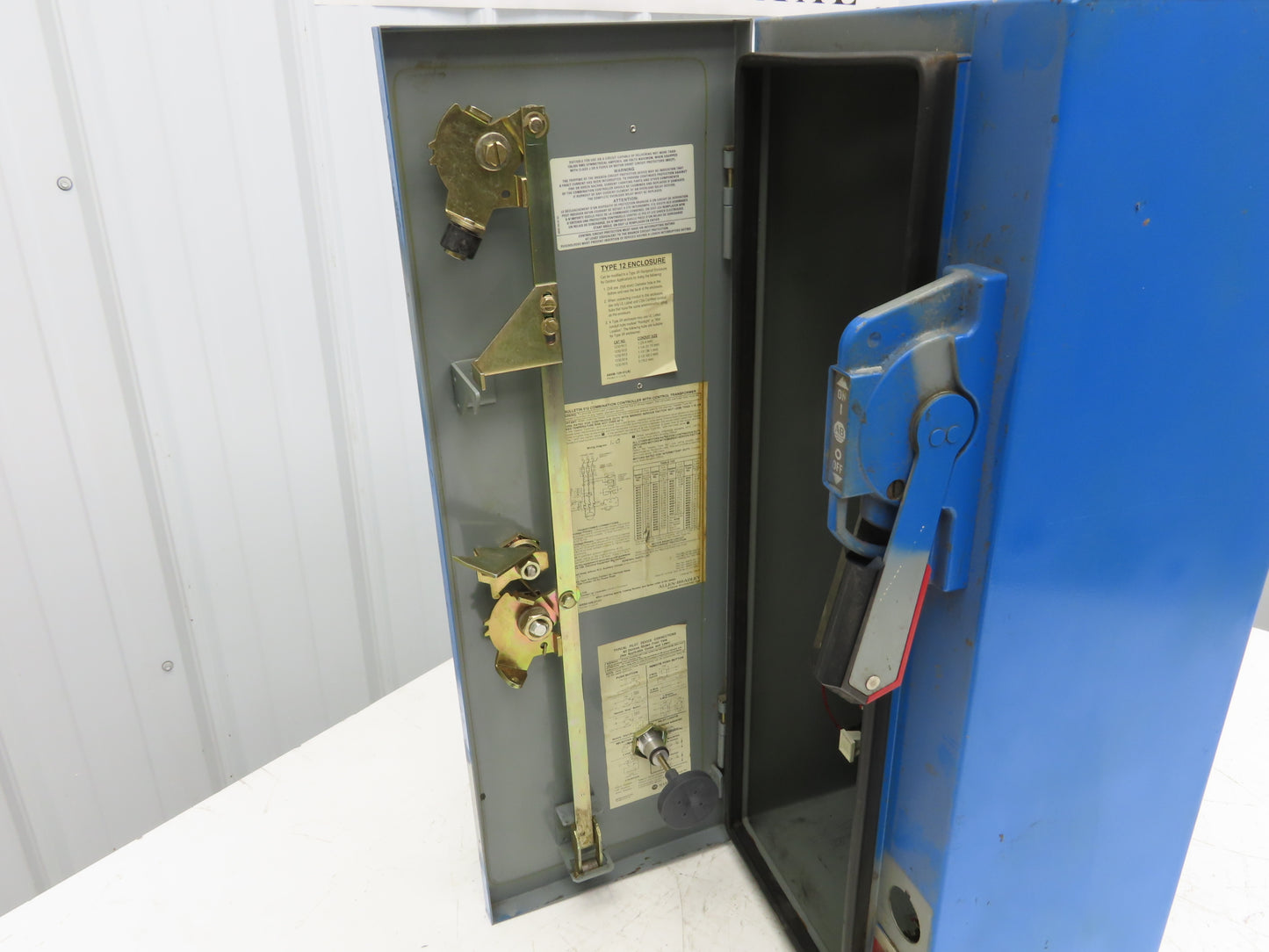 Allen-Bradley 512-BJB-6P-24R Combination Starter Fusible 600V 3PH 10HP