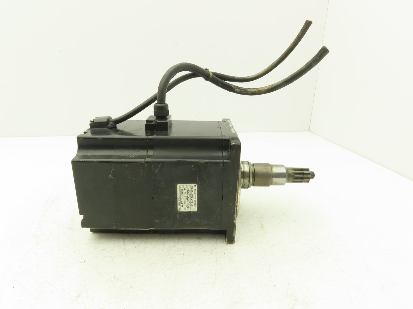 Yaskawa SGMP-15AWYR12 AC Servo Motor 1500 W 200V 7.5 A