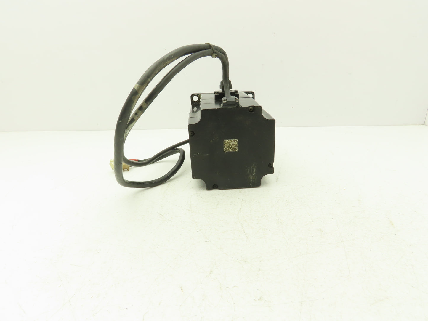 Yaskawa SGMP-15AWYR12 AC Servo Motor 1500 W 200V 7.5 A