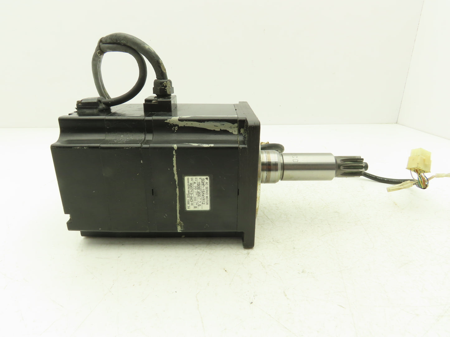 Yaskawa SGMP-15AWYR12 AC Servo Motor 1500 W 200V 7.5 A