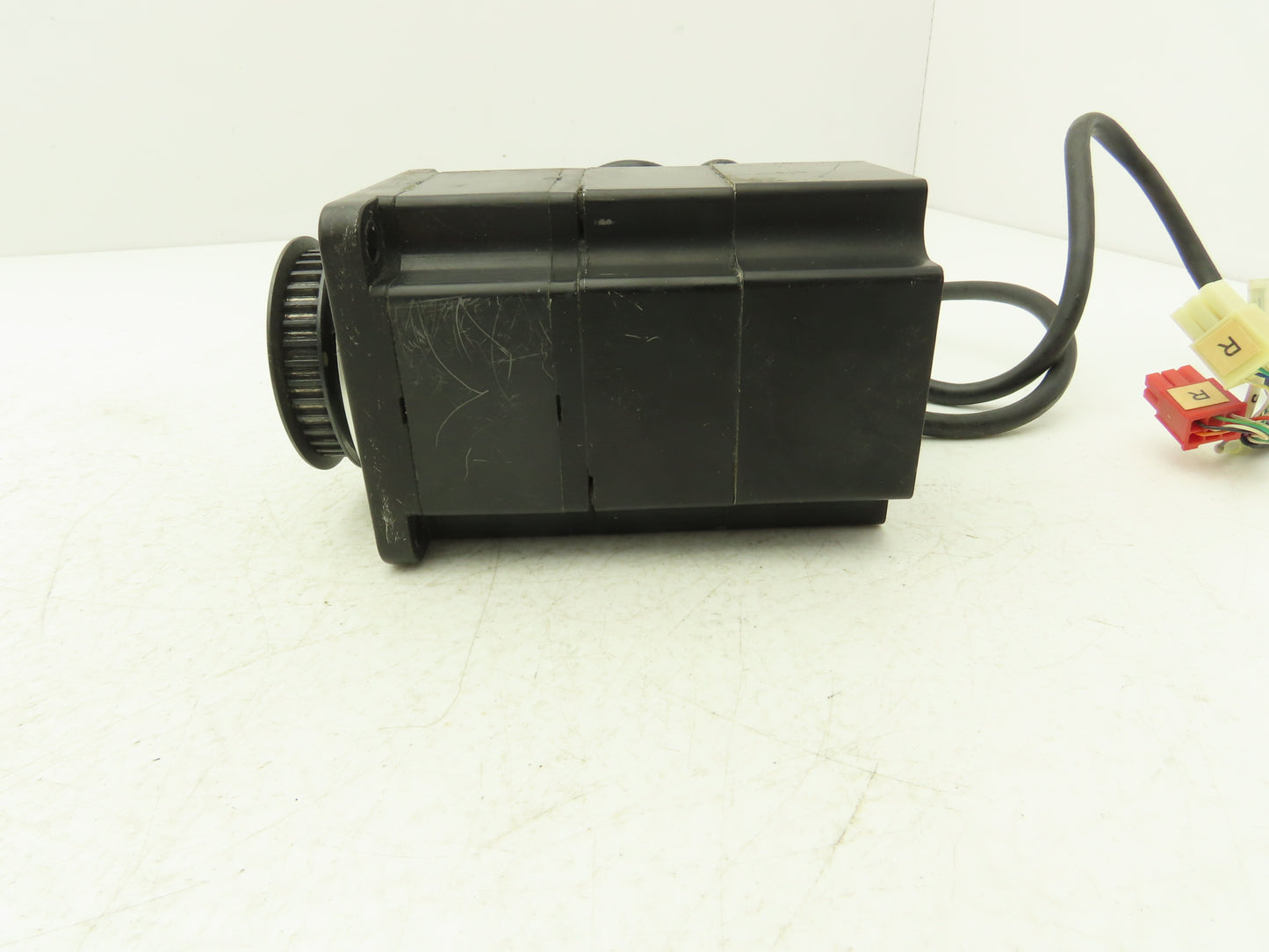 Yaskawa SGMP-02AWYR12 AC Servo Motor 0.2kW 3000rpm 200v 2.0A