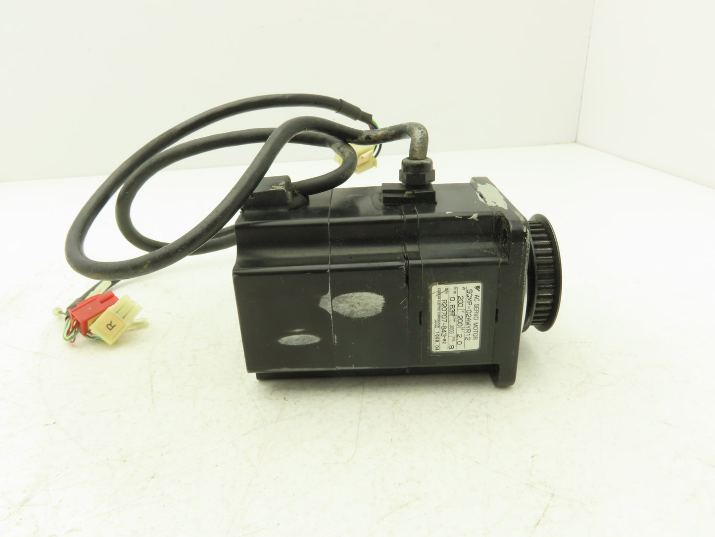 Yaskawa SGMP-02AWYR12 AC Servo Motor 0.2kW 3000rpm 200v 2.0A