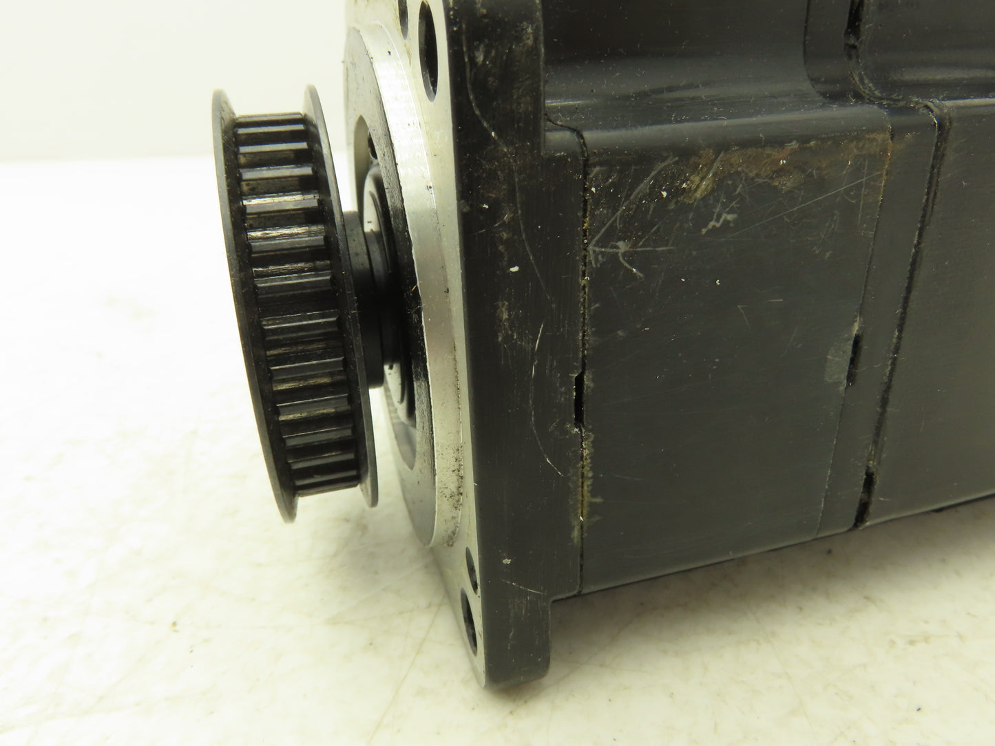 Yaskawa SGMP-02AWYR12 AC Servo Motor 0.2kW 3000rpm 200v 2.0A