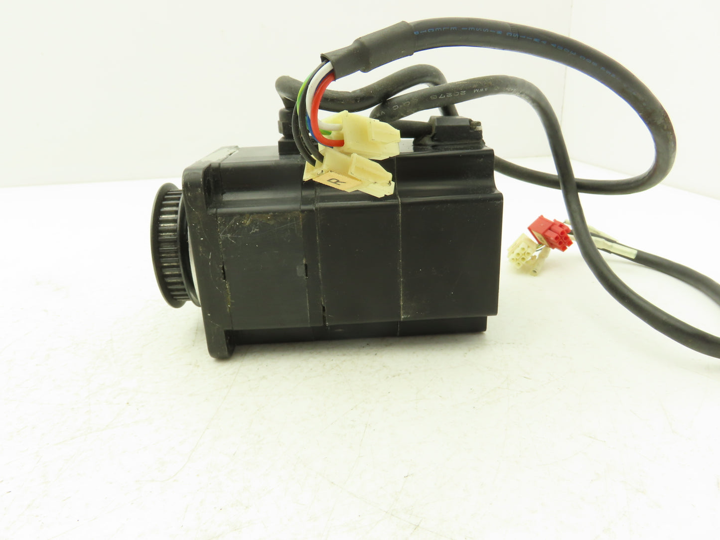 Yaskawa SGMP-02AWYR12 AC Servo Motor 0.2kW 3000rpm 200v 2.0A