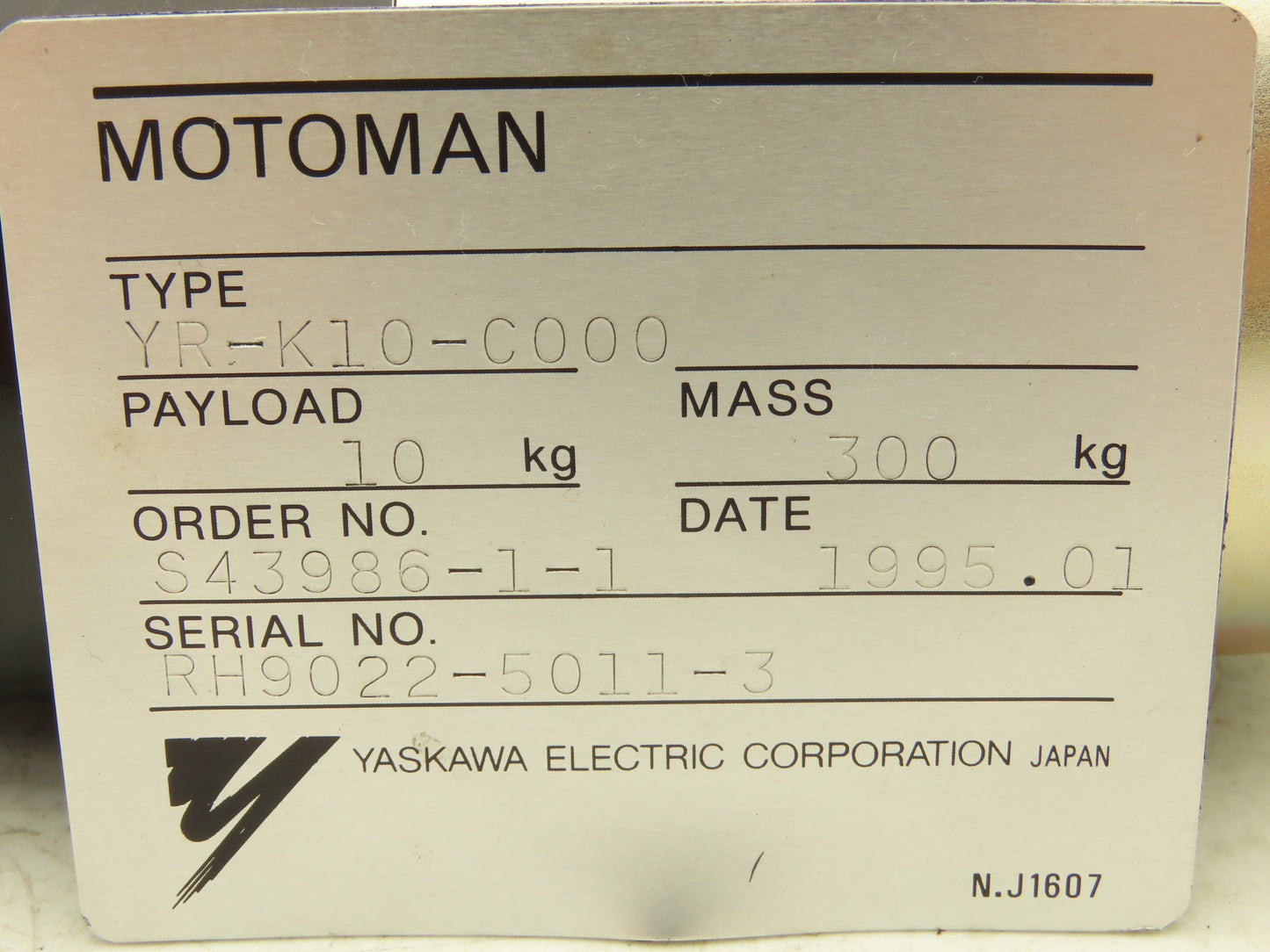 Yaskawa USASEM-02YRW11 AC Servo Motor 154W 3000rpm W/Encoder Right Angle Output