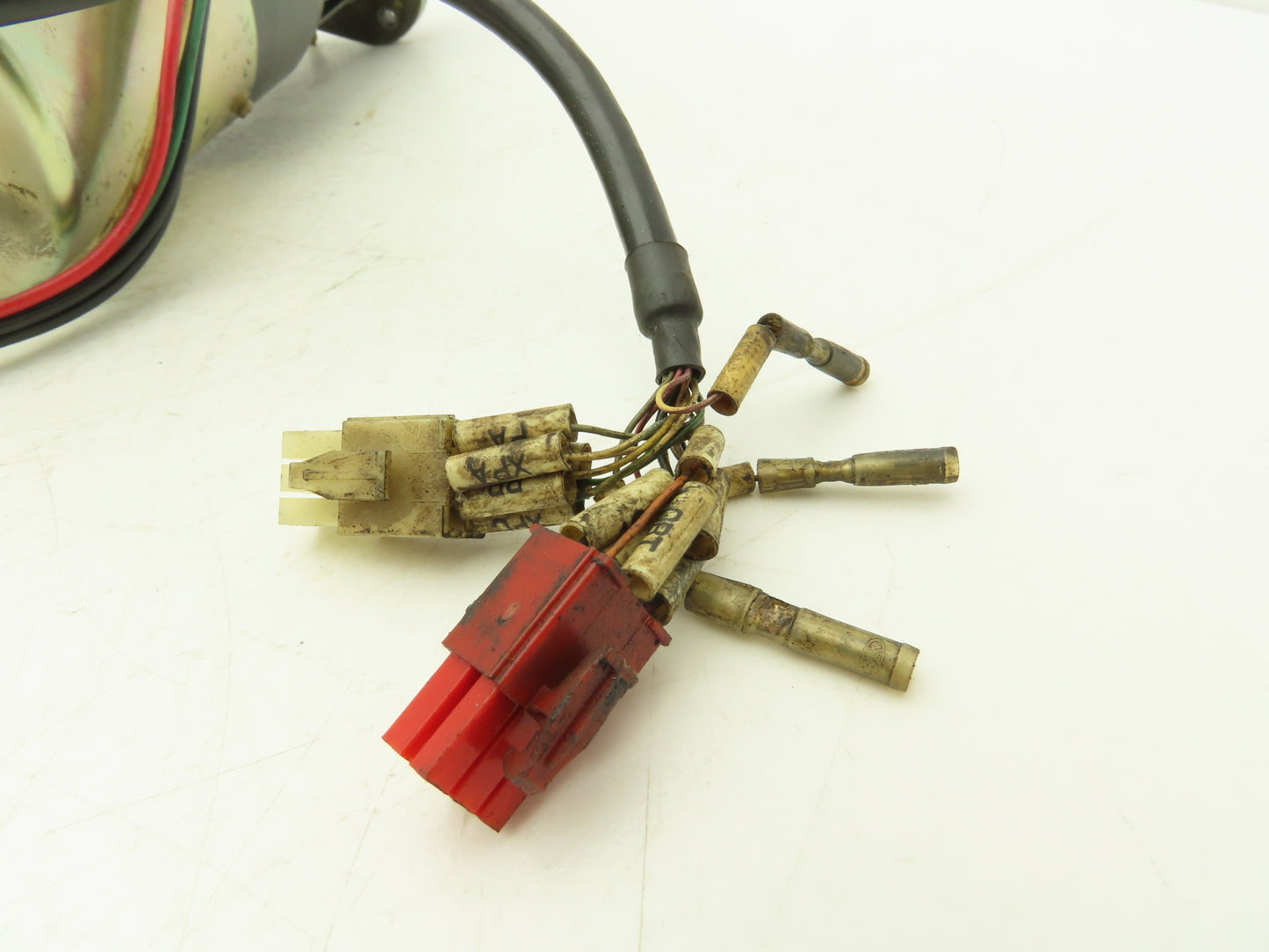 Yaskawa USASEM-02YRW11 AC Servo Motor 154W 3000rpm W/Encoder