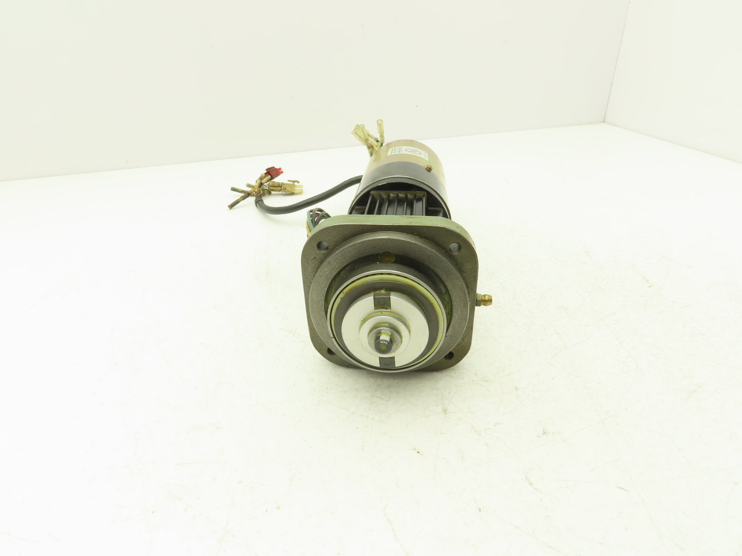 Yaskawa USASEM-02YRW11 AC Servo Motor 154W 3000rpm W/Encoder