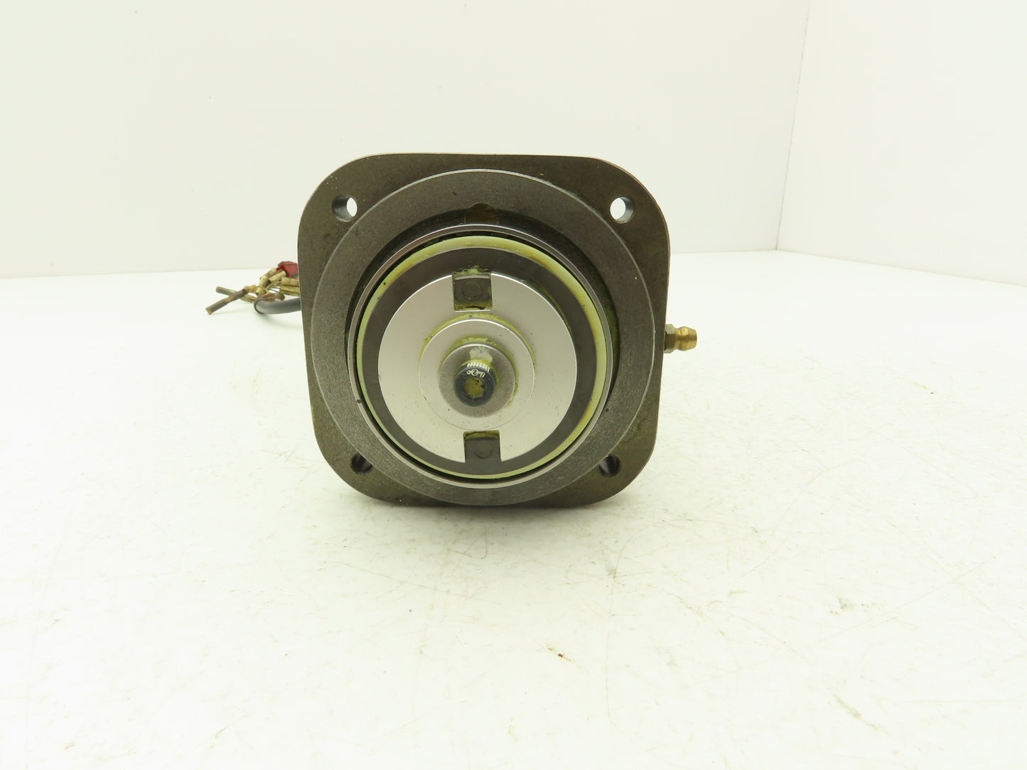 Yaskawa USASEM-02YRW11 AC Servo Motor 154W 3000rpm W/Encoder