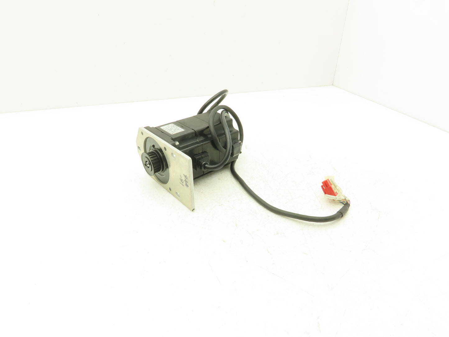 Yaskawa SGMP-02AWYR12 AC Servo Motor 0.2kW 3000rpm 200v 2.0A