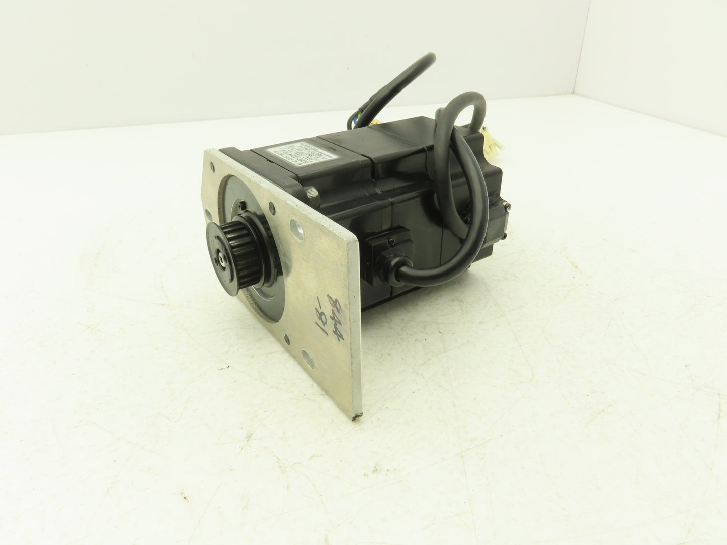 Yaskawa SGMP-02AWYR12 AC Servo Motor 0.2kW 3000rpm 200v 2.0A