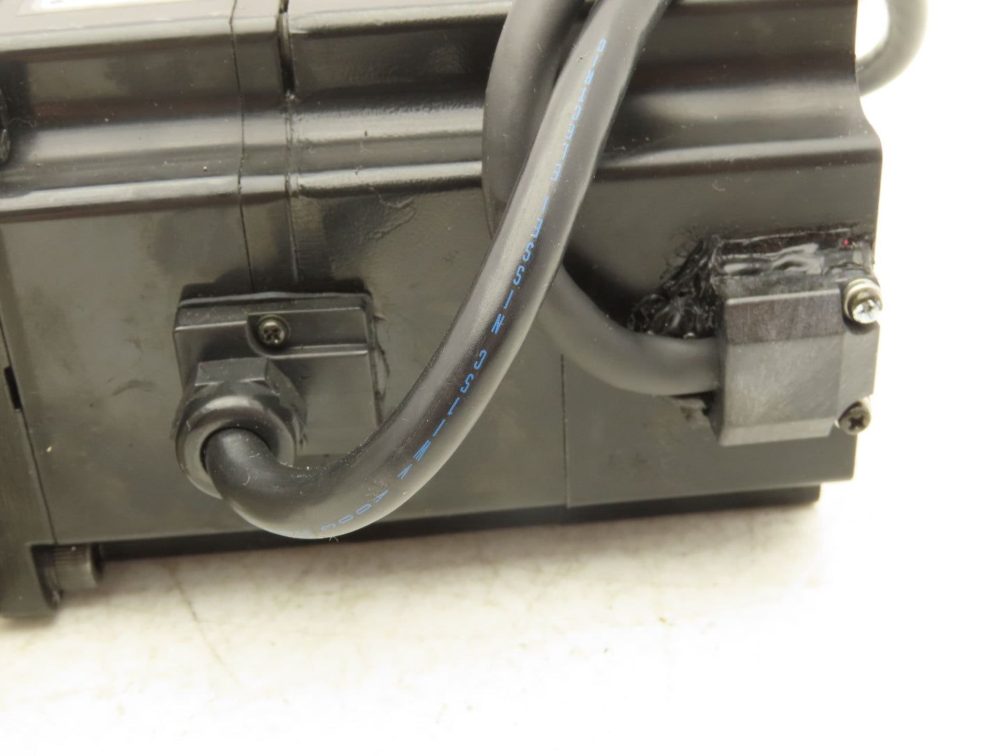 Yaskawa SGMP-02AWYR12 AC Servo Motor 0.2kW 3000rpm 200v 2.0A