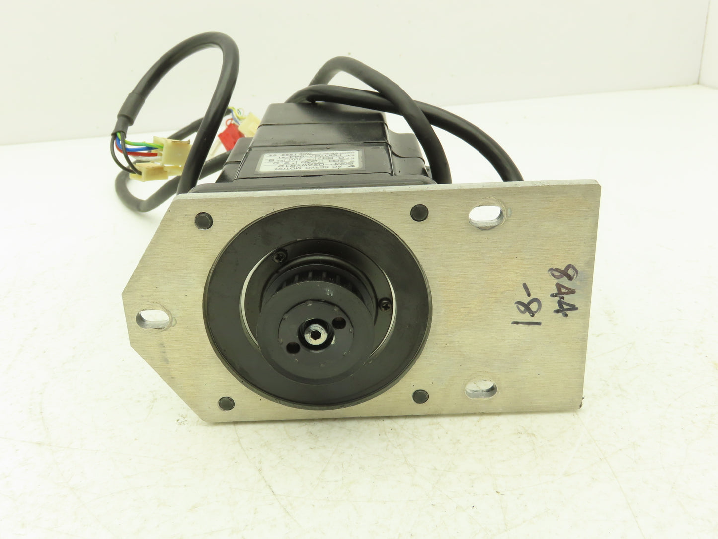 Yaskawa SGMP-02AWYR12 AC Servo Motor 0.2kW 3000rpm 200v 2.0A