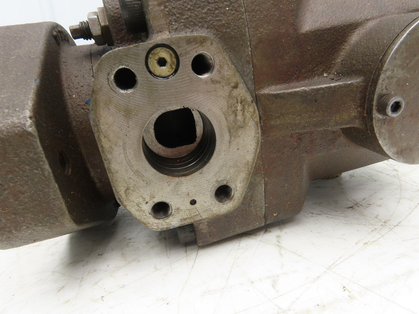 Parker PVP2336K9R59B3 Hydraulic Variable Piston Pump 18 GPM 3600 PSI Thru Shaft