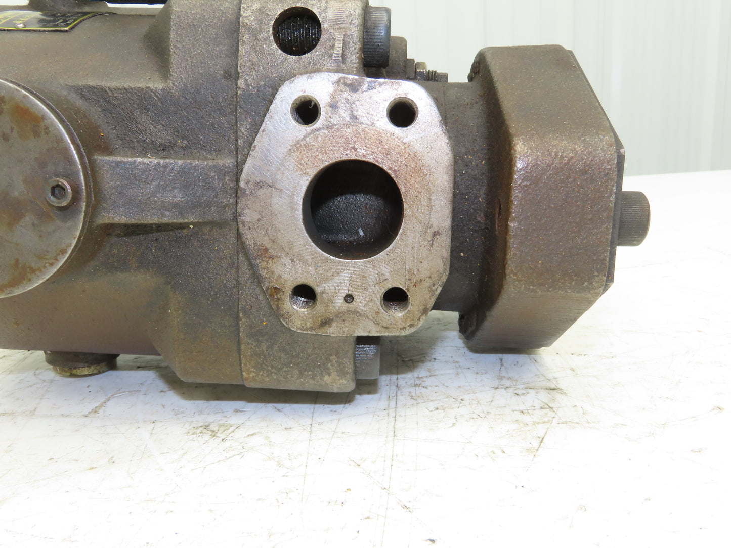 Parker PVP2336K9R59B3 Hydraulic Variable Piston Pump 18 GPM 3600 PSI Thru Shaft