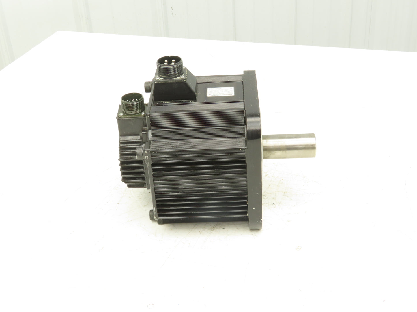 Yaskawa SGMGH-30DCA-YG12 AC Servo Motor 2900W 18.6Nm 1500 RPM Encoder 35mm Shaft