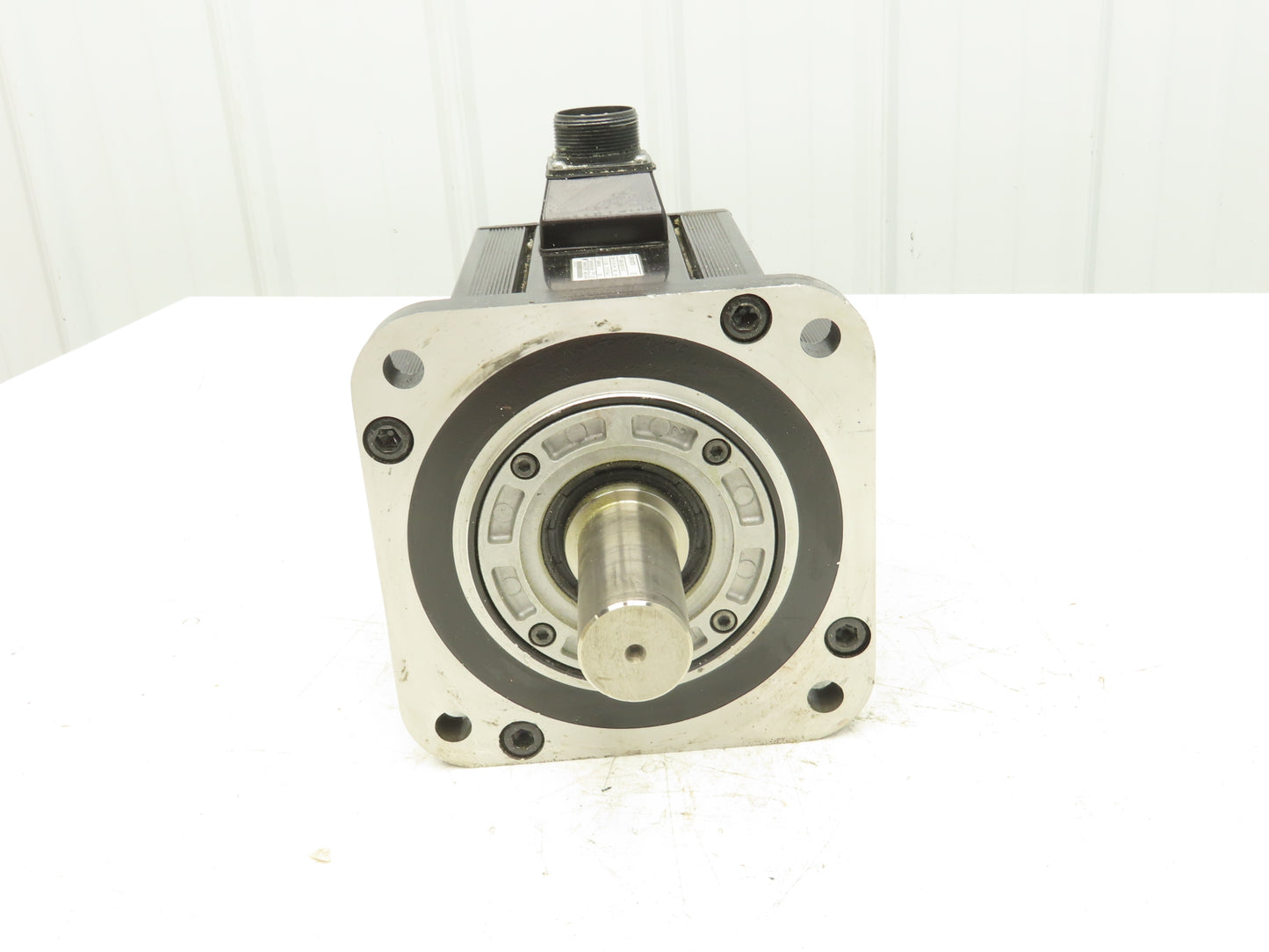 Yaskawa SGMGH-30DCA-YG12 AC Servo Motor 2900W 18.6Nm 1500 RPM Encoder 35mm Shaft