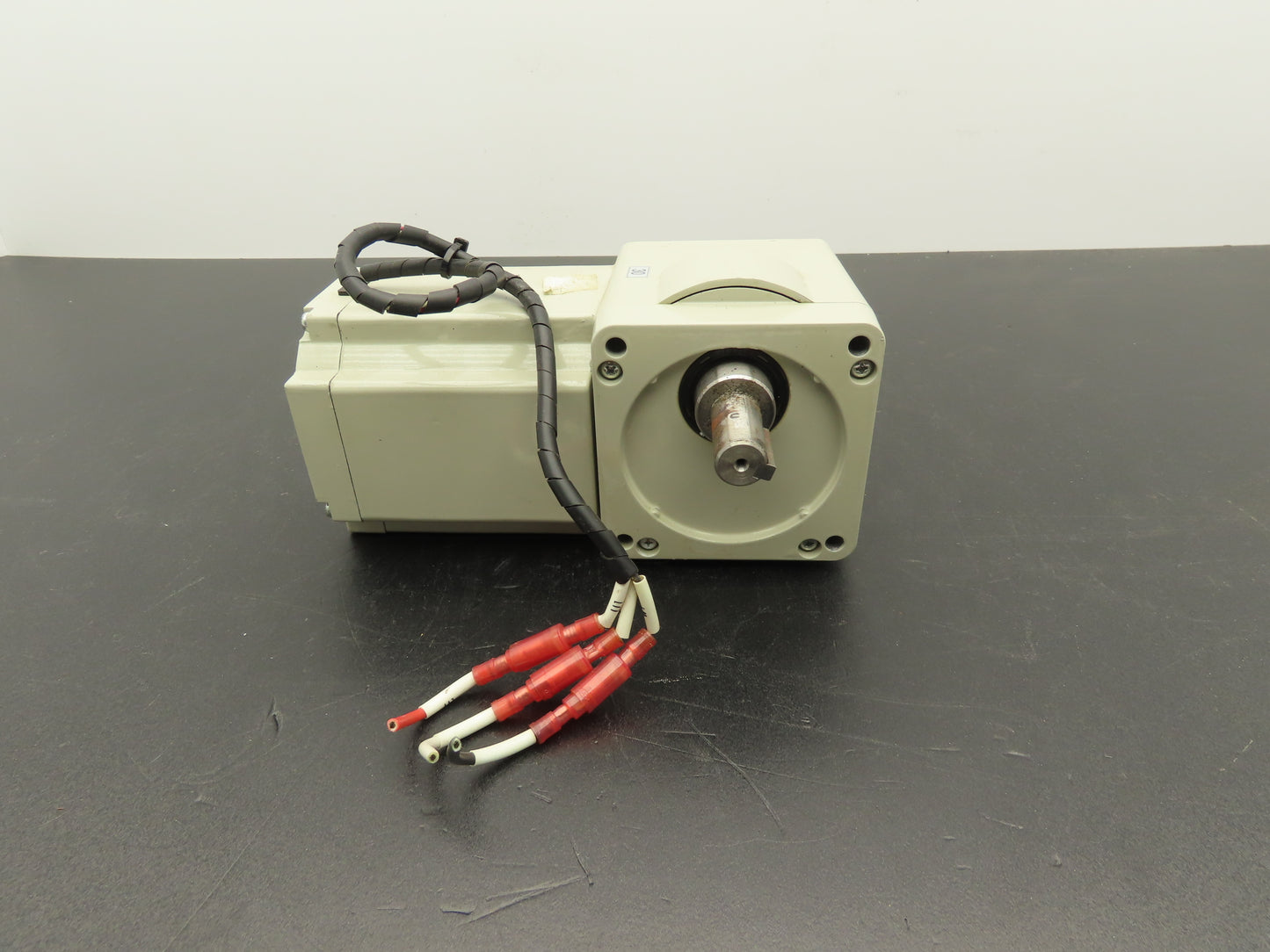 Sumitomo Hyponic Drive RNFM009-15R-30 Gearmotor 30:1 Ratio 56rpm 230V 3PH RH