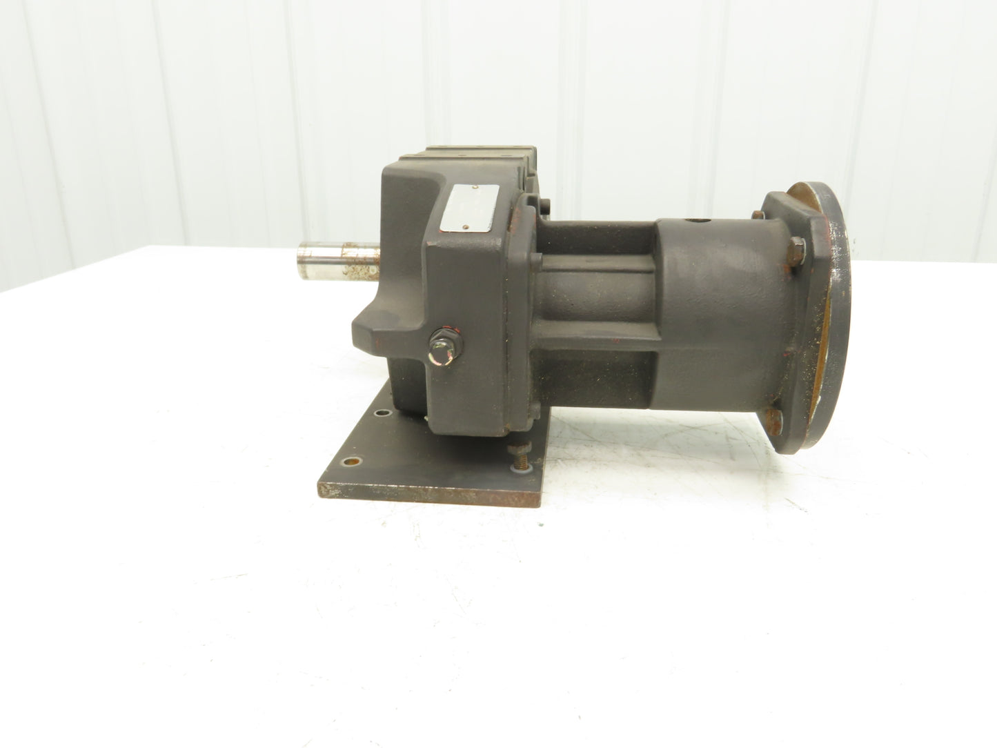 FG220S01 Gearbox Reducer 9.864 Ratio Dual Output Shaft IEC 63 Motor Adapter