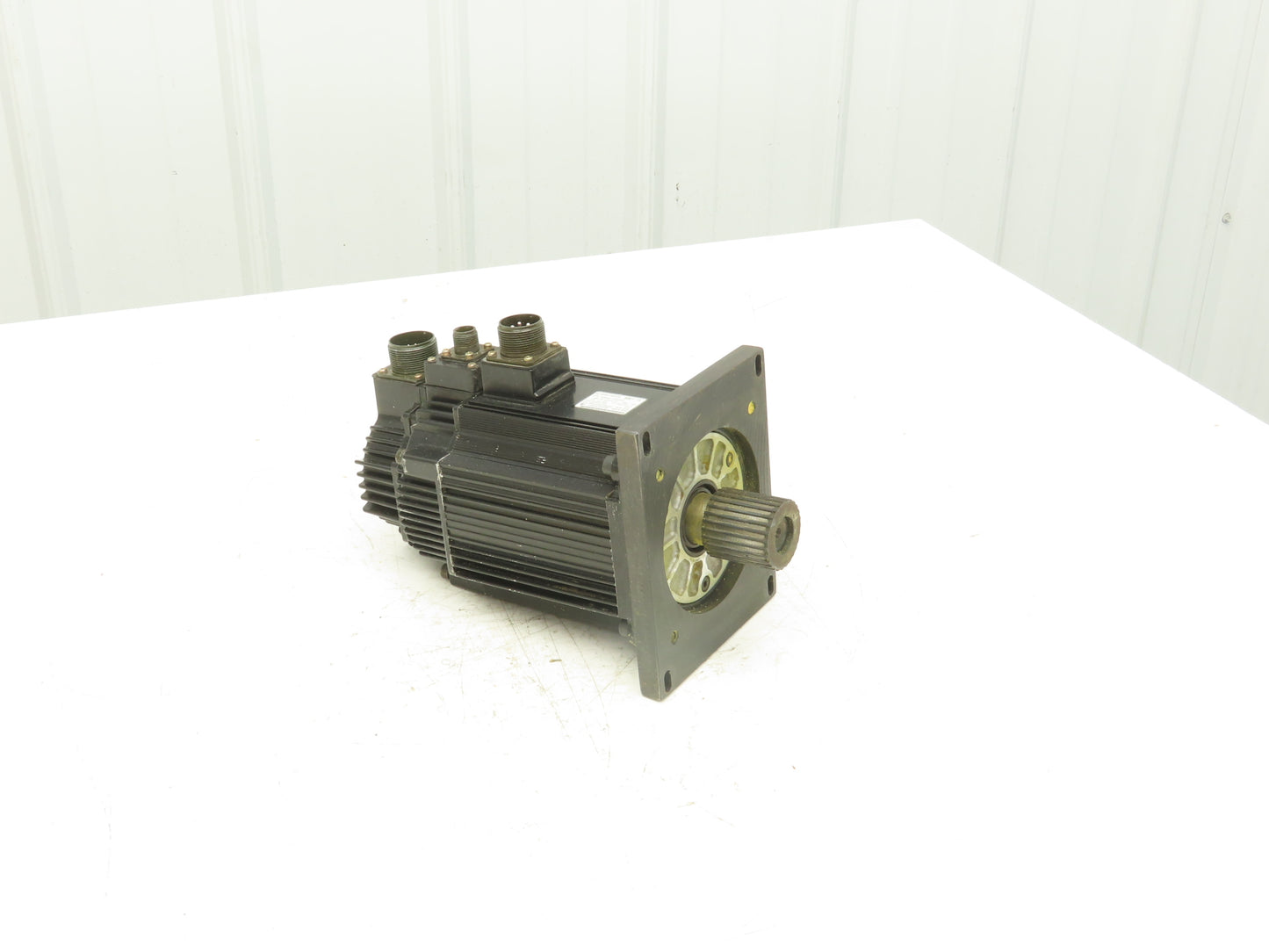 Yaskawa SGMGH-13DCA2C AC Servo Motor 1300W 8.34Nm 1500 RPM Encoder 22mm Shaft