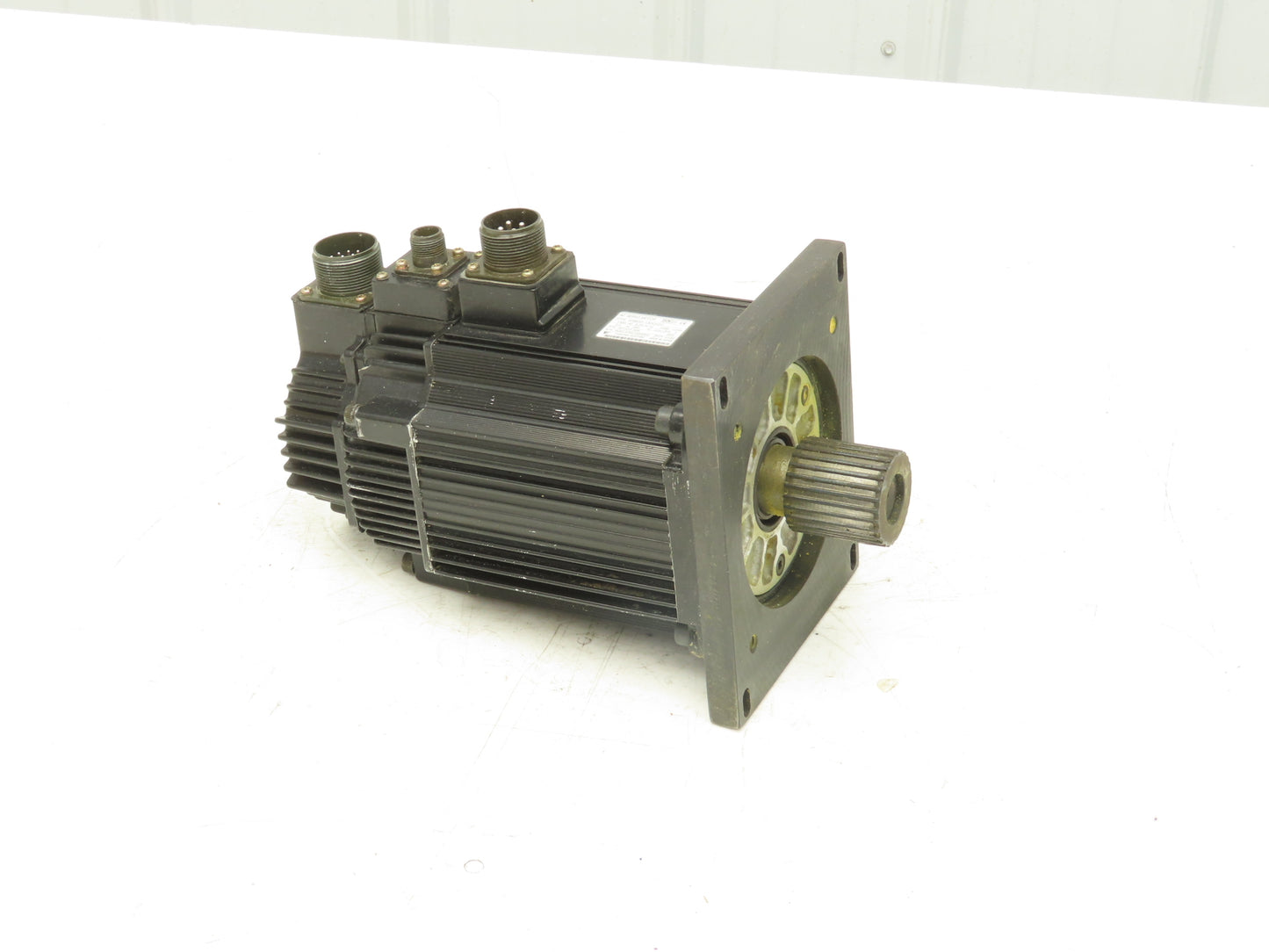 Yaskawa SGMGH-13DCA2C AC Servo Motor 1300W 8.34Nm 1500 RPM Encoder 22mm Shaft