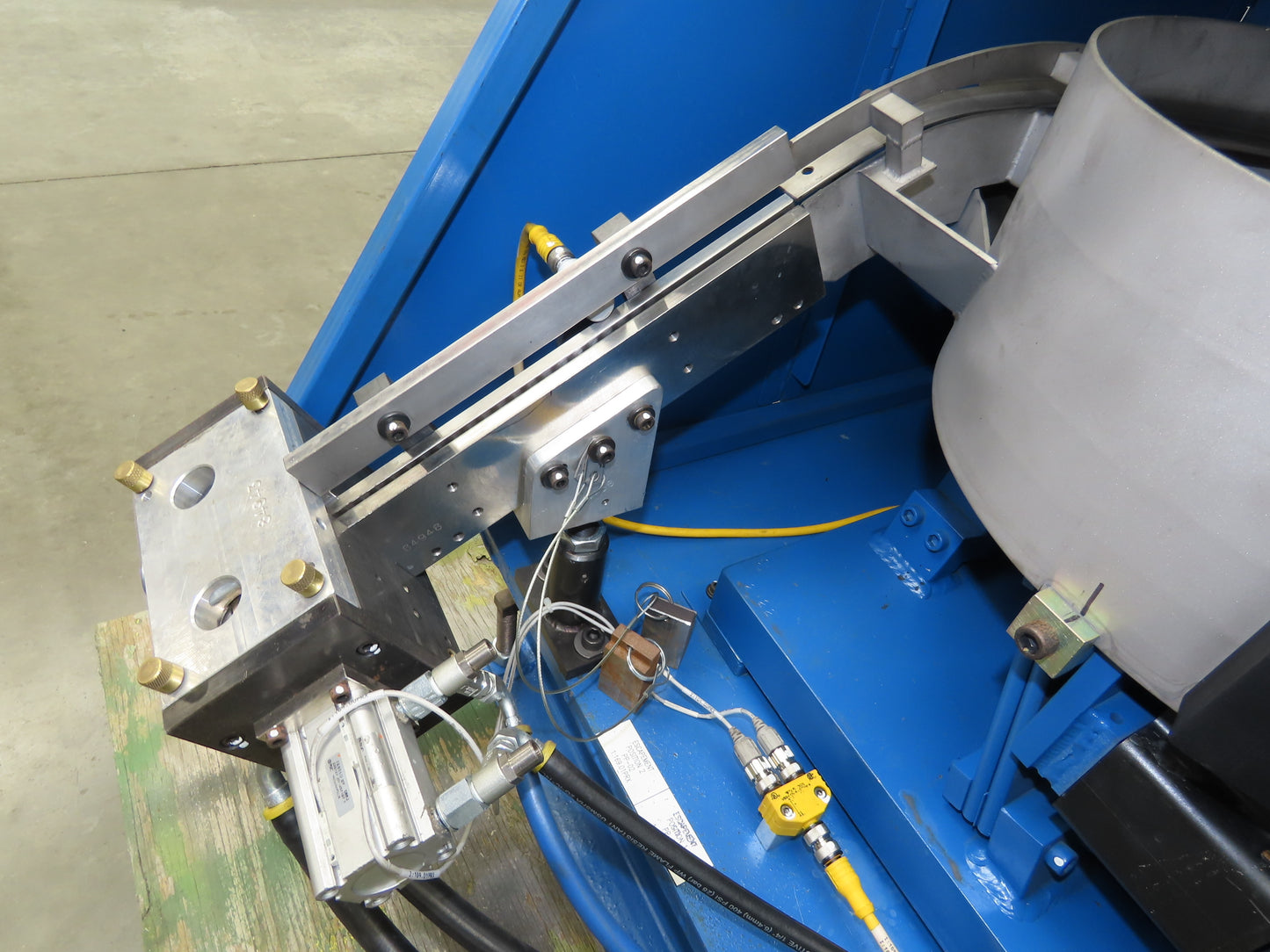 MTS Vibratory Bowl Feeder 15" Base Small Parts Sorter 1/4" Pop Rivet Rodix 120V