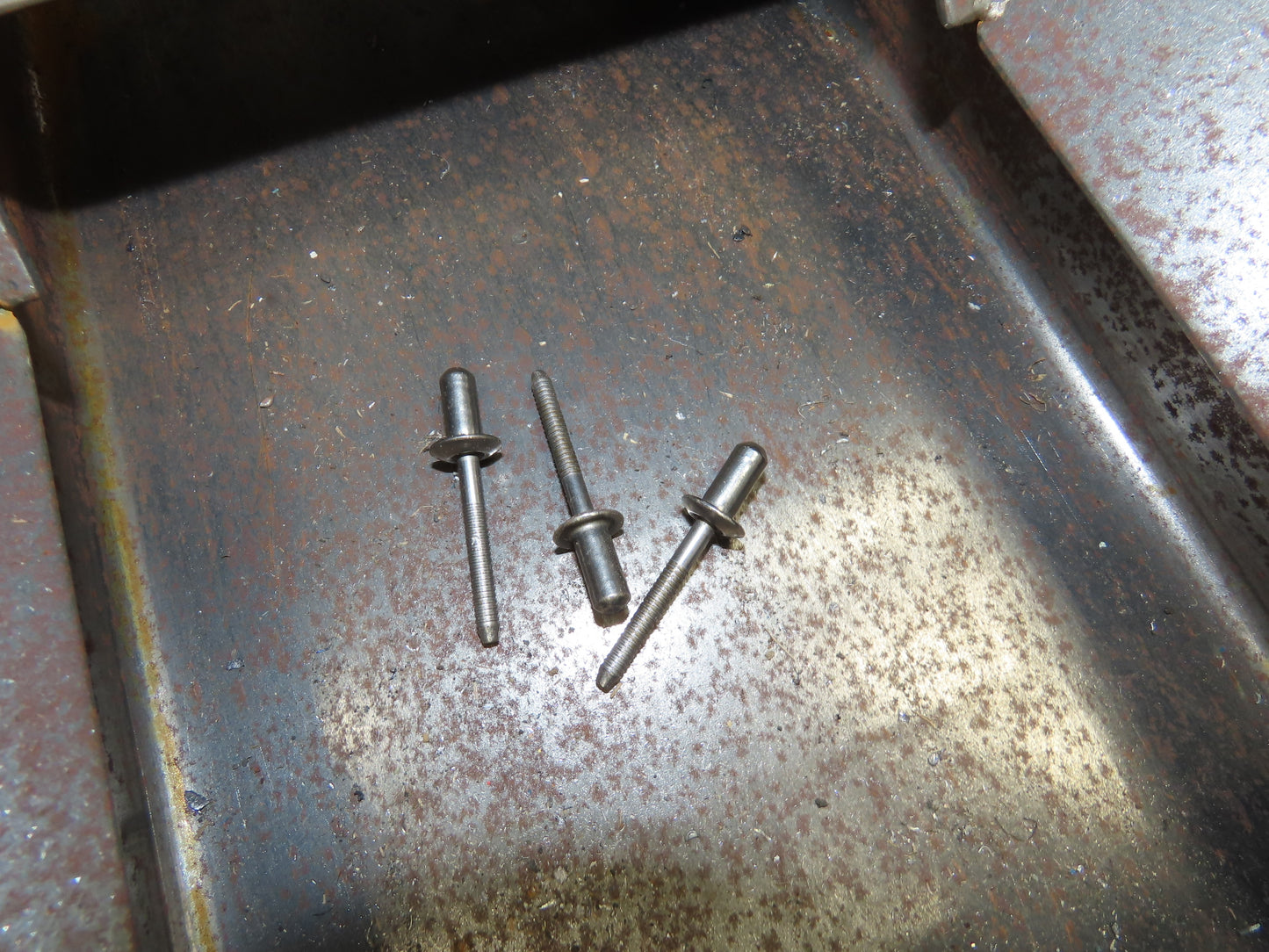 MTS Vibratory Bowl Feeder 15" Base Small Parts Sorter 1/4" Pop Rivet Rodix 120V