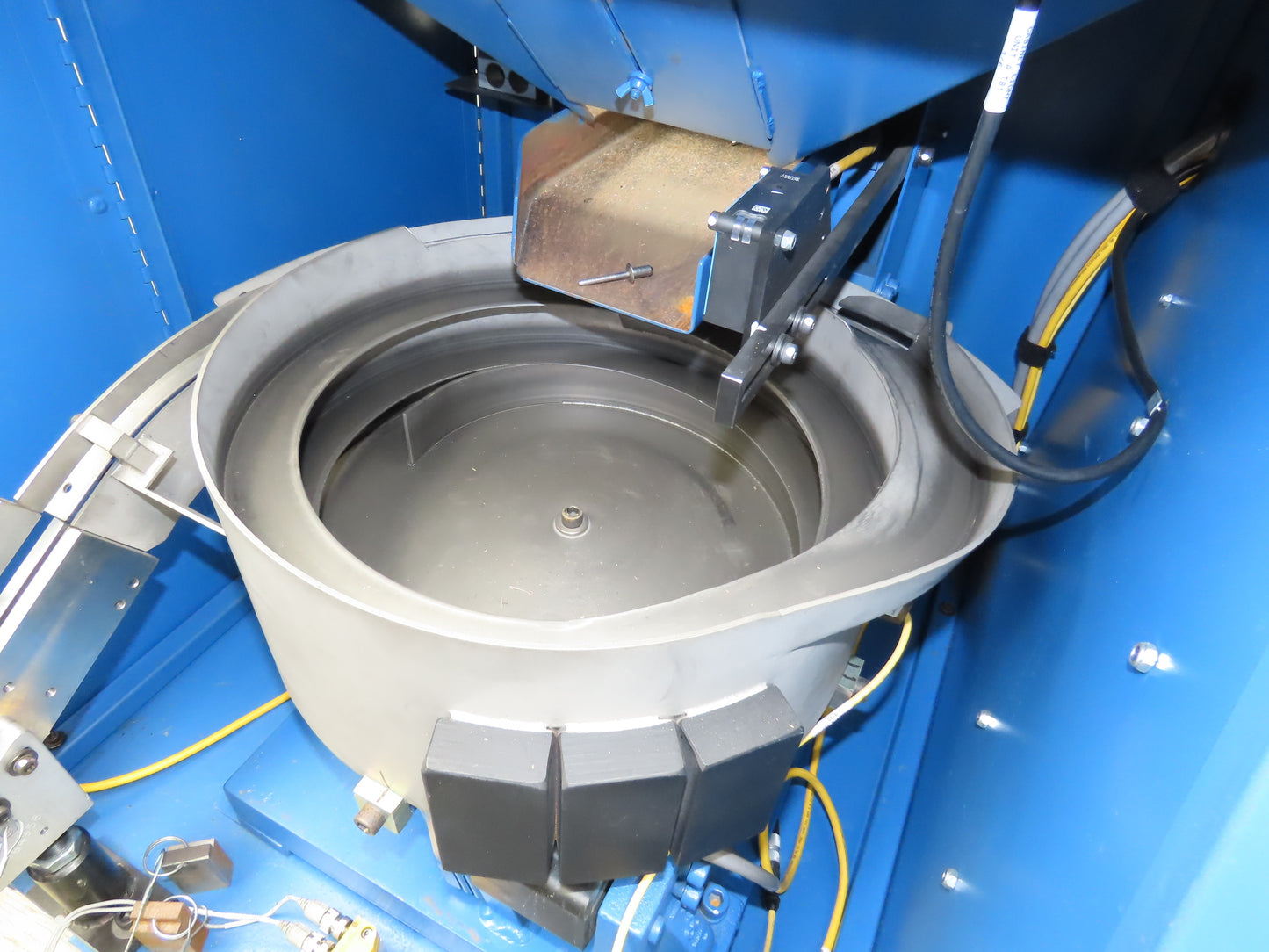 MTS Vibratory Bowl Feeder 15" Base Small Parts Sorter 1/4" Pop Rivet Rodix 120V