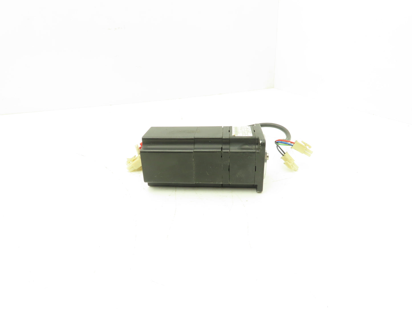 Yaskawa Electric Corp SGMP-01AWYR12 AC Servo Brake Motor 100W 3000rpm 200V