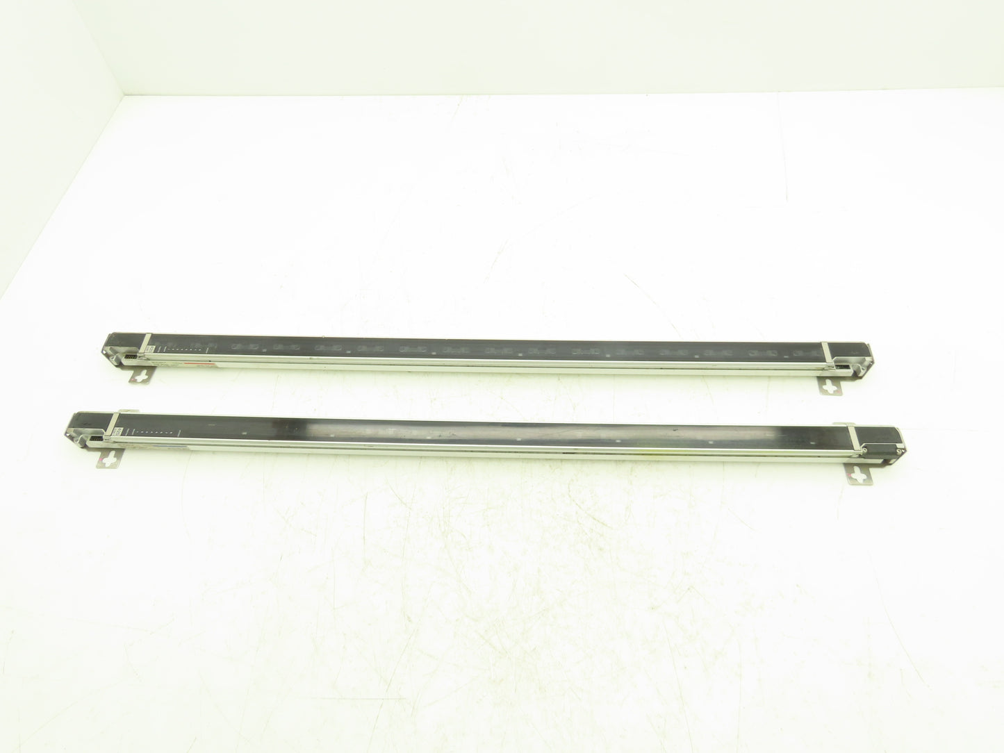 Keyence SL-C36H-R|SL-C36H-T Light Curtain Transmitter Receiver Set 700mm 24VDC