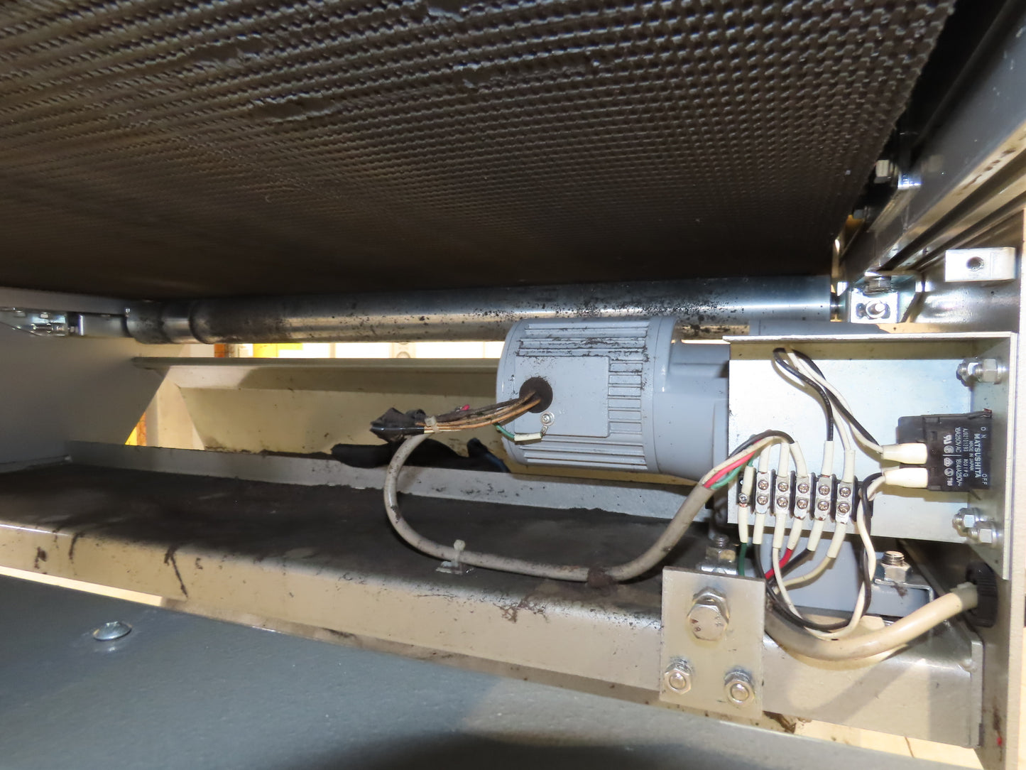 Habasit 38"x 11' 6" Slider Bed Conveyor 33.5"W Grip Belt 220V 3PH 5FPM