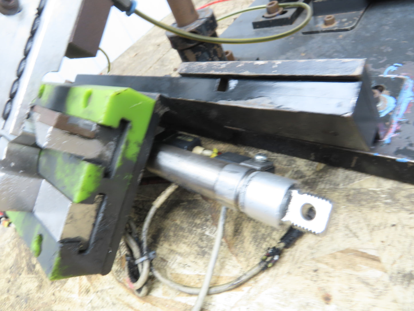 Orientech Vibratory Bowl Feeder 12" Base Small Parts Sorter 12mm Gromet