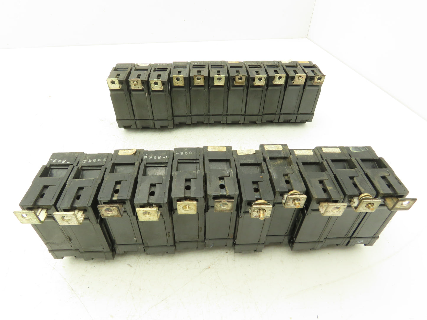 General Electric TQB1120 Circuit Breaker 1-Pole 20A Bolt-On 120/240V Lot of 22