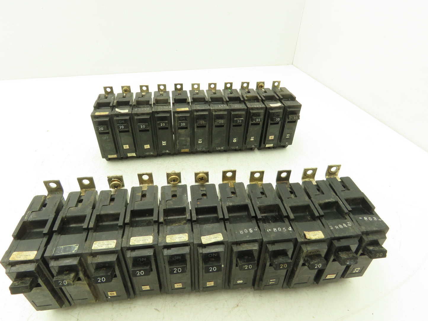 General Electric TQB1120 Circuit Breaker 1-Pole 20A Bolt-On 120/240V Lot of 22