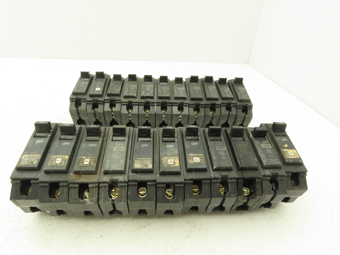 General Electric AB120 Circuit Breaker 1-Pole 20A Bolt-In 120/240V  Lot of 22