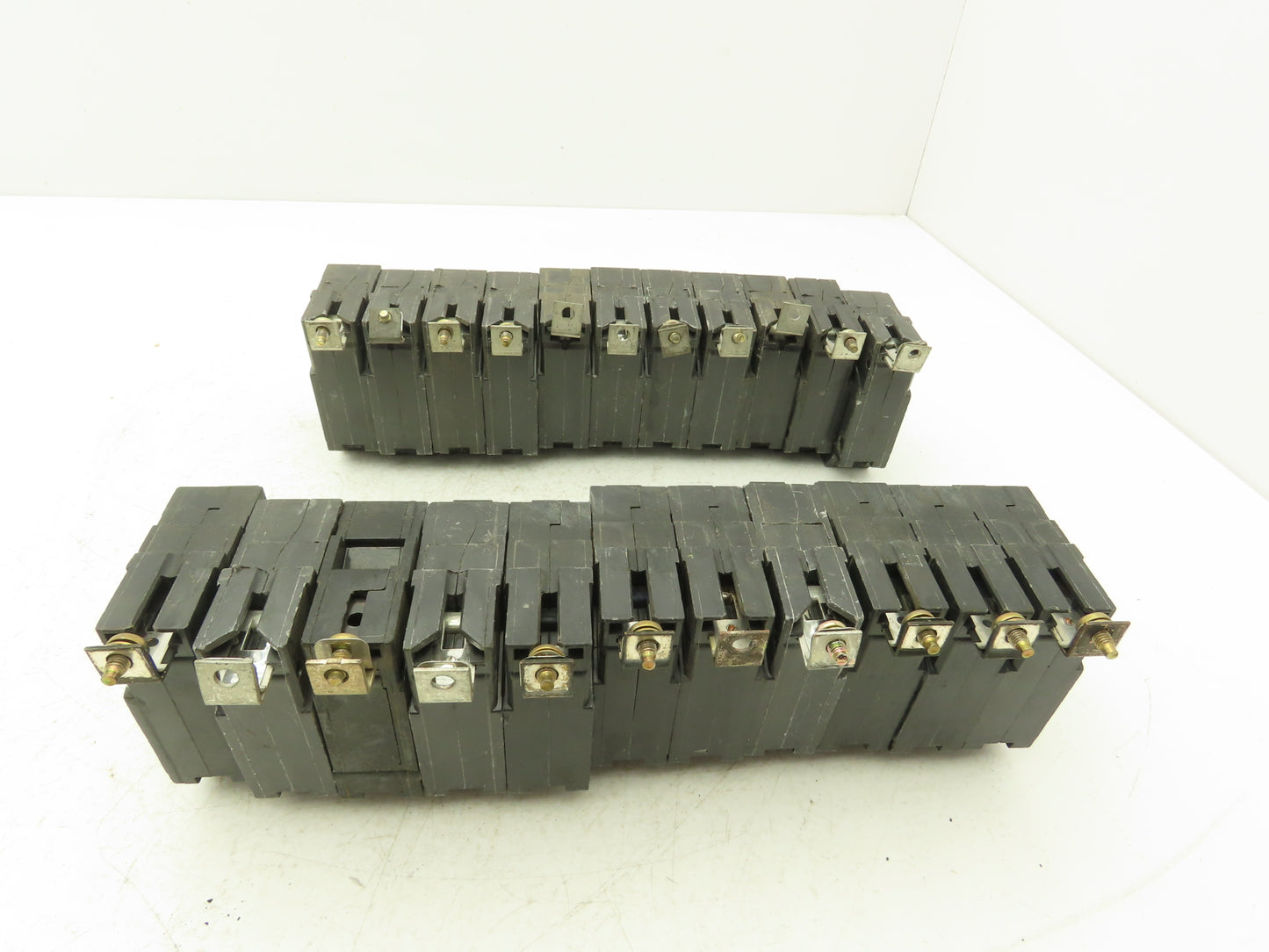 General Electric AB120 Circuit Breaker 1-Pole 20A Bolt-In 120/240V  Lot of 22
