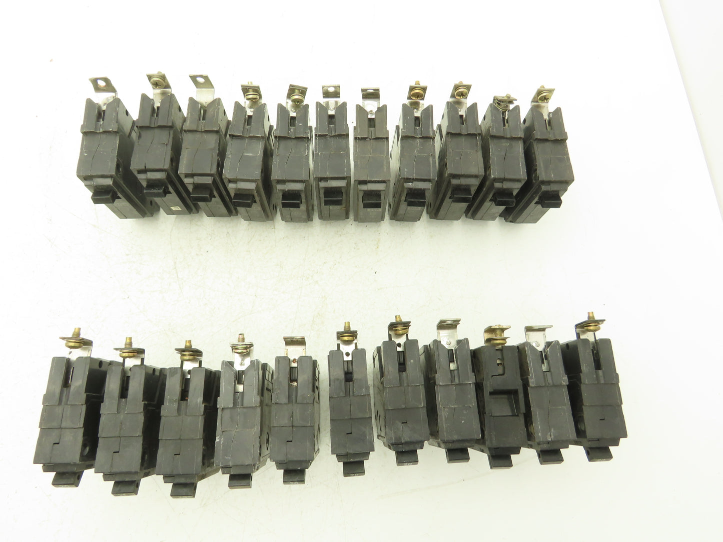 General Electric AB120 Circuit Breaker 1-Pole 20A Bolt-In 120/240V  Lot of 22