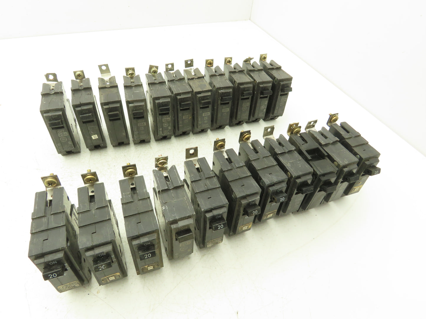 General Electric AB120 Circuit Breaker 1-Pole 20A Bolt-In 120/240V  Lot of 22