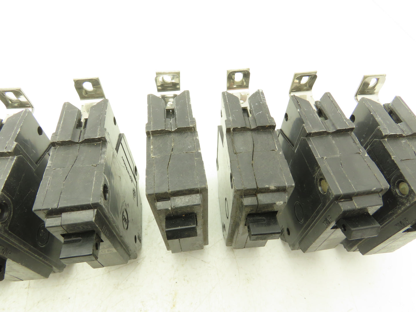 General Electric THQB1120 Circuit Breaker 1-Pole 20A Screw In 120/240V Lot of 22